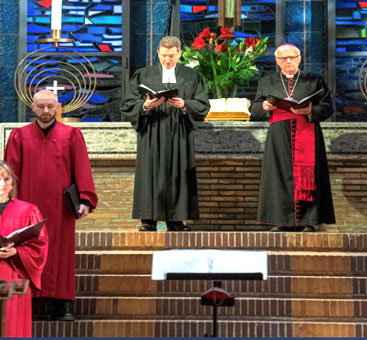Erzbischof Koch und Bischof Wolfgang Huber beim Weihnachtsnoonsong 2021