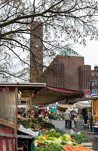 Markt an der Kirche Am Hohenzollernplatz